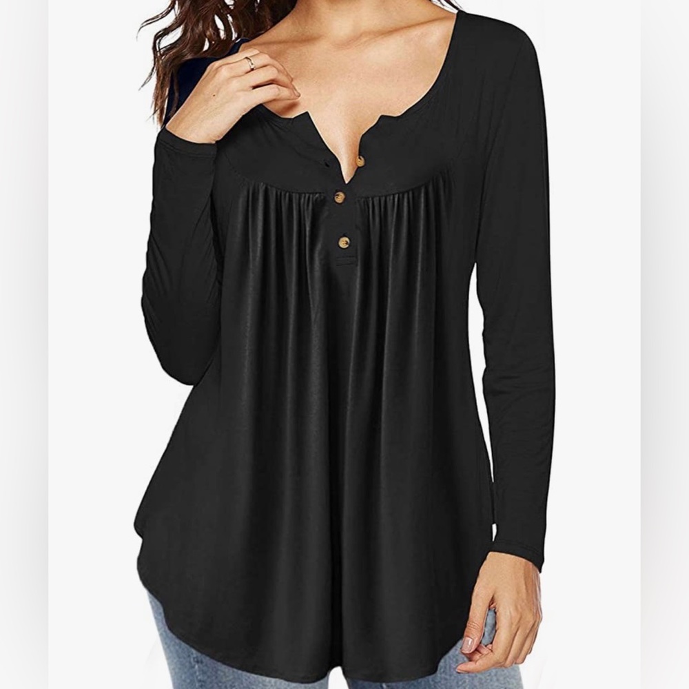 Women’s tunic-style shirt. Size Large. Black.
